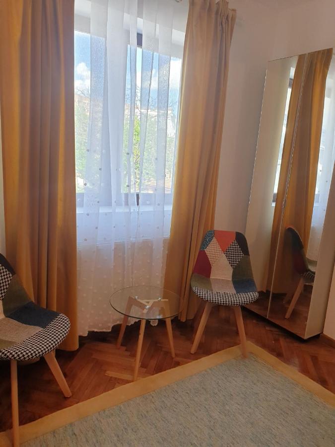 Studio Yellow - Piata Victoriei 布加勒斯特 外观 照片